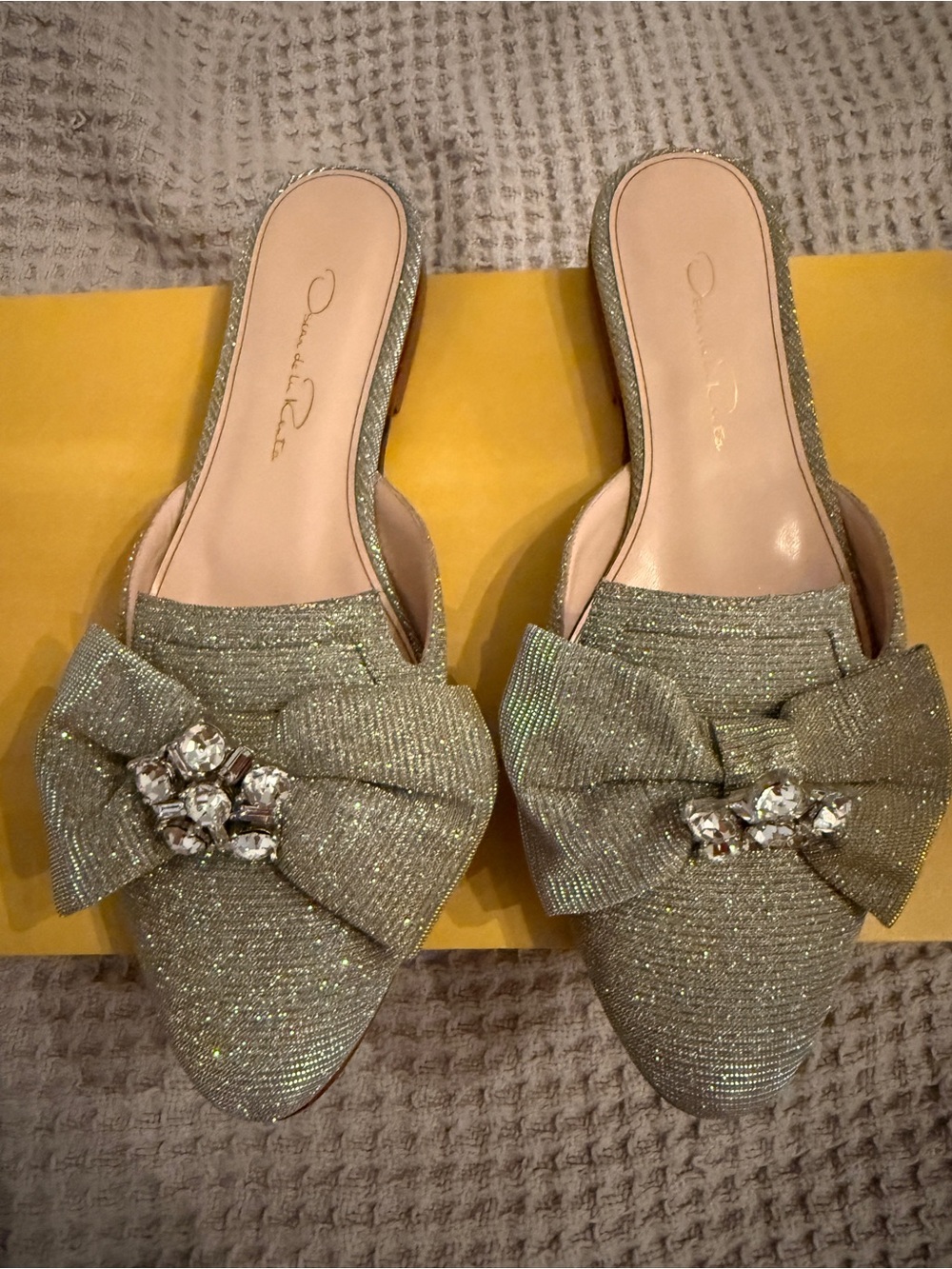 Oscar de la Renta Patrizia Silver Glitter Bow Slip-On Mules with Crystal Brooch - Picture 3 of 3